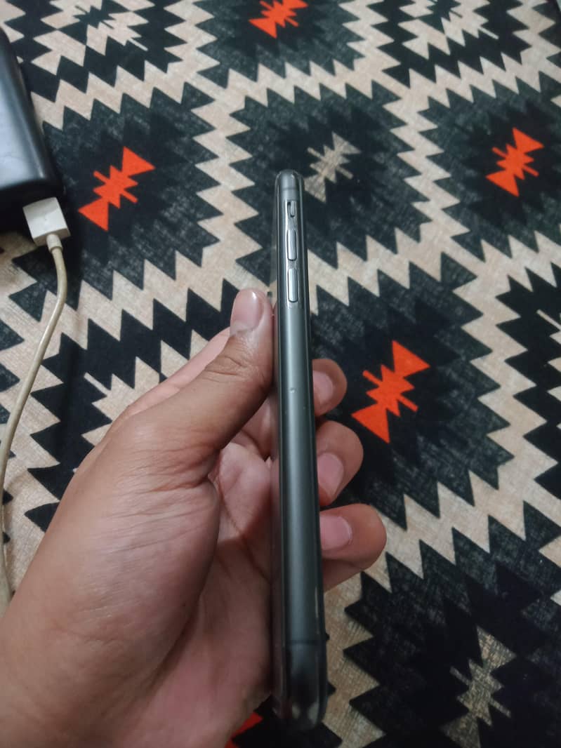 Apple iPhone X 4