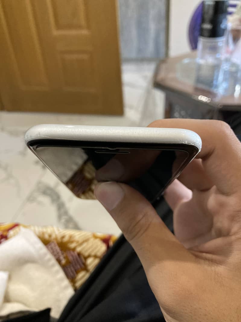 Apple iPhone SE 2 1