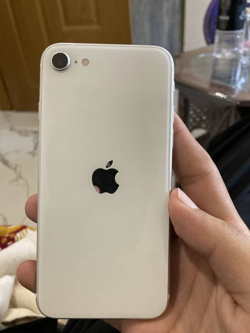 Apple iPhone SE 2 4