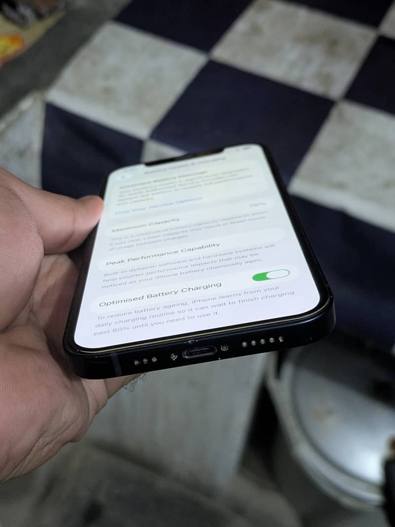 Apple iPhone 12 (128GB) 3