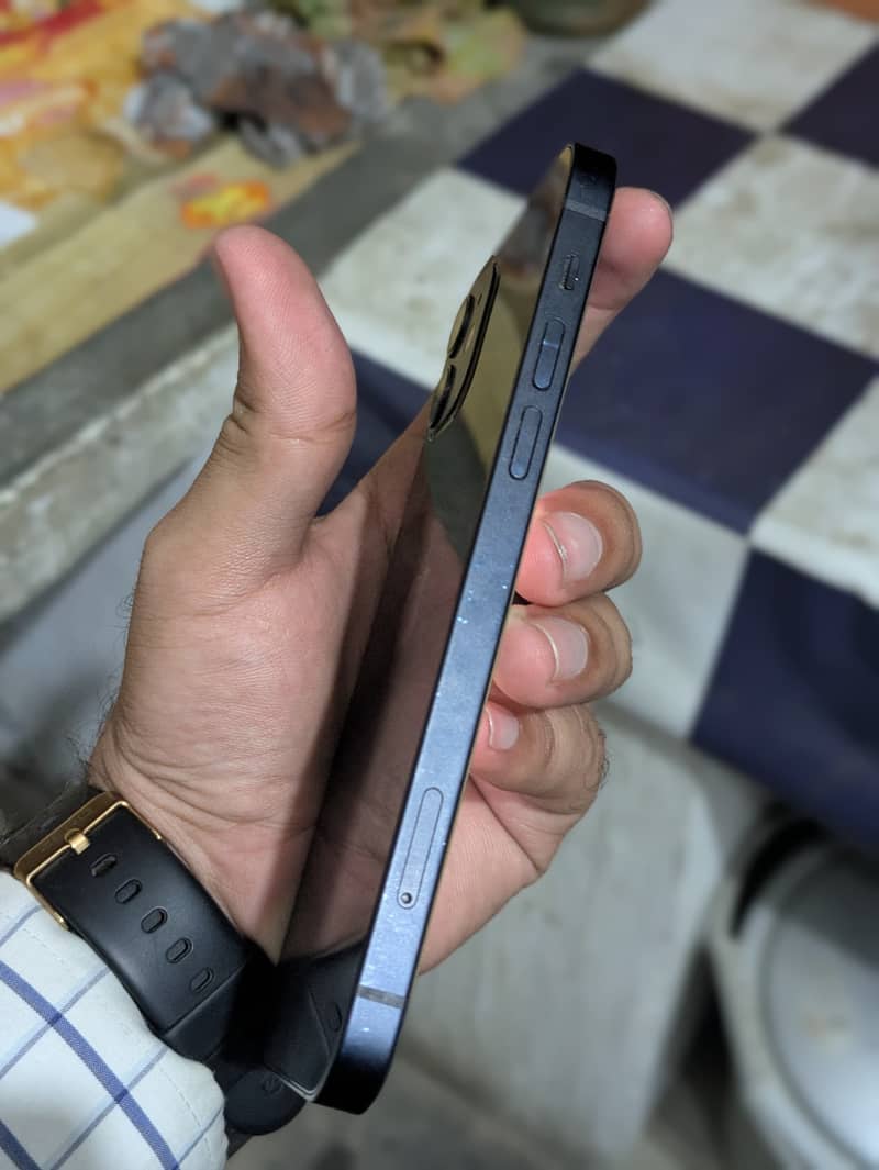 Apple iPhone 12 (128GB) 5