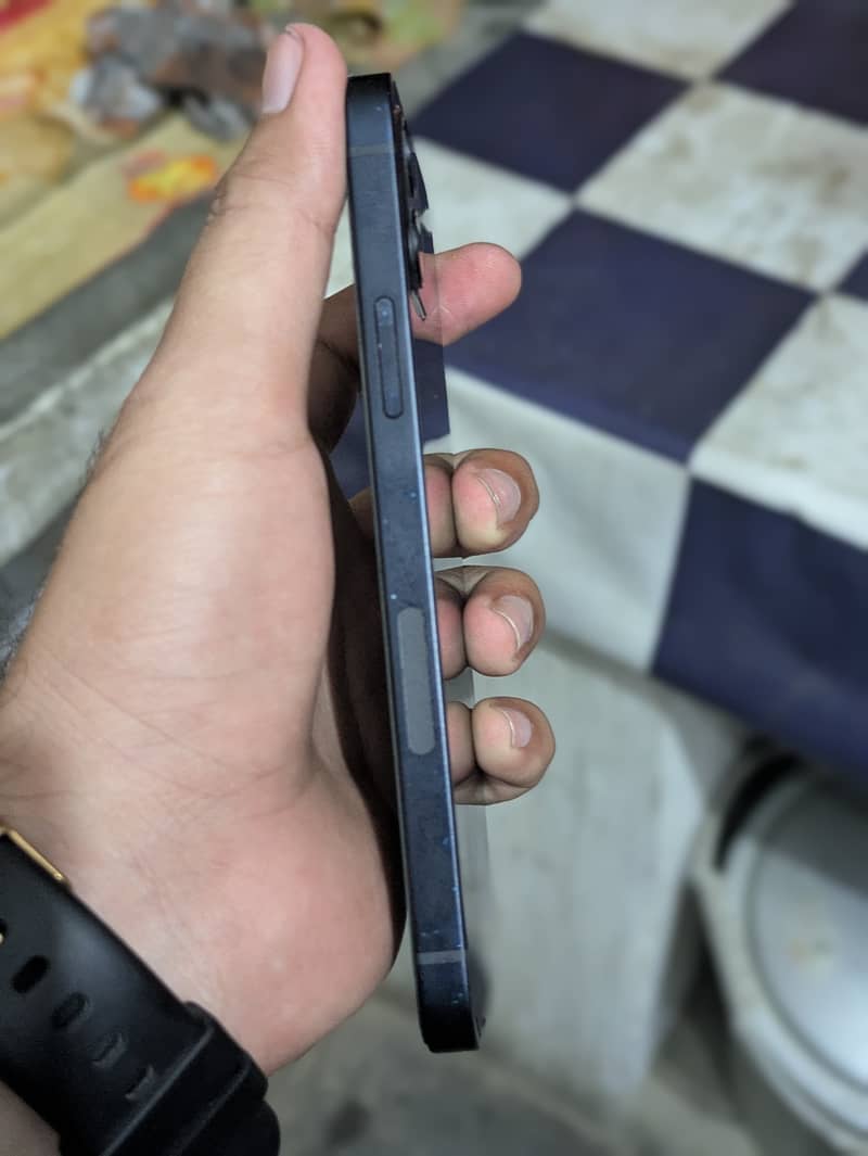 Apple iPhone 12 (128GB) 7
