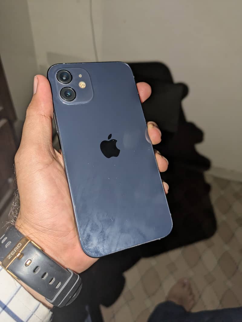 Apple iPhone 12 (128GB) 8