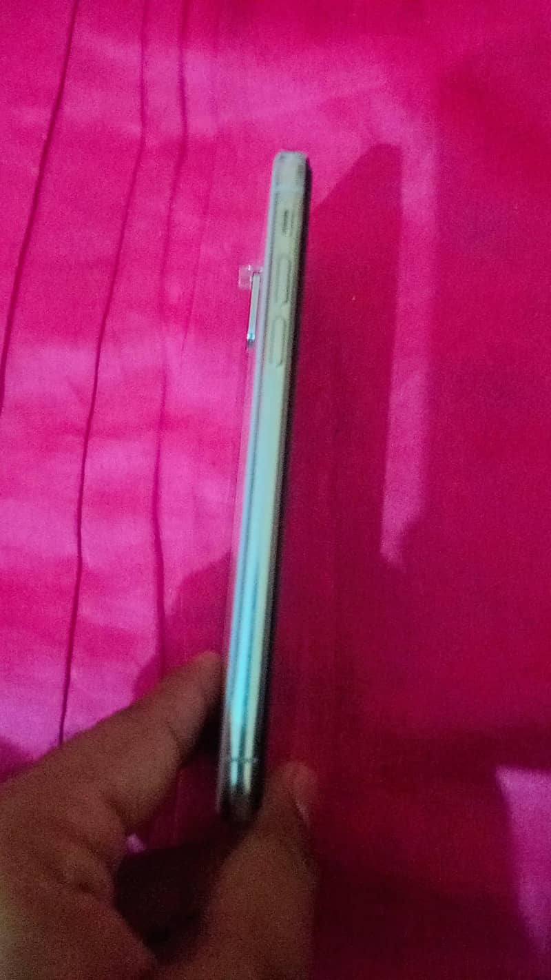 Apple iPhone X 3