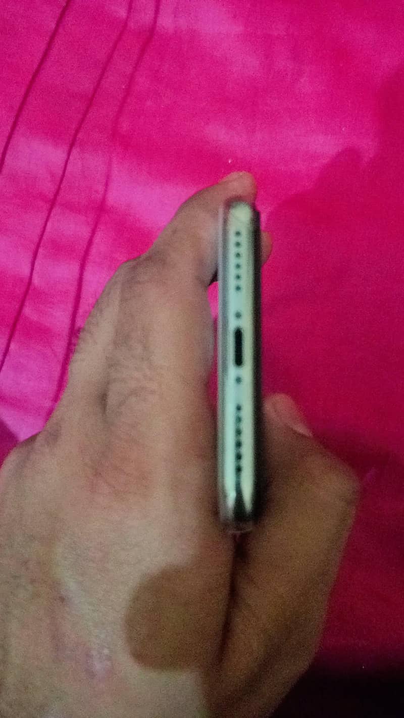 Apple iPhone X 4