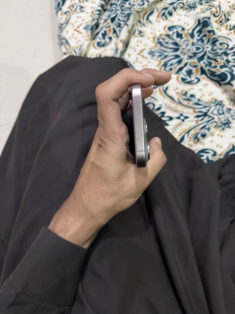 Apple iPhone 15 Pro 2