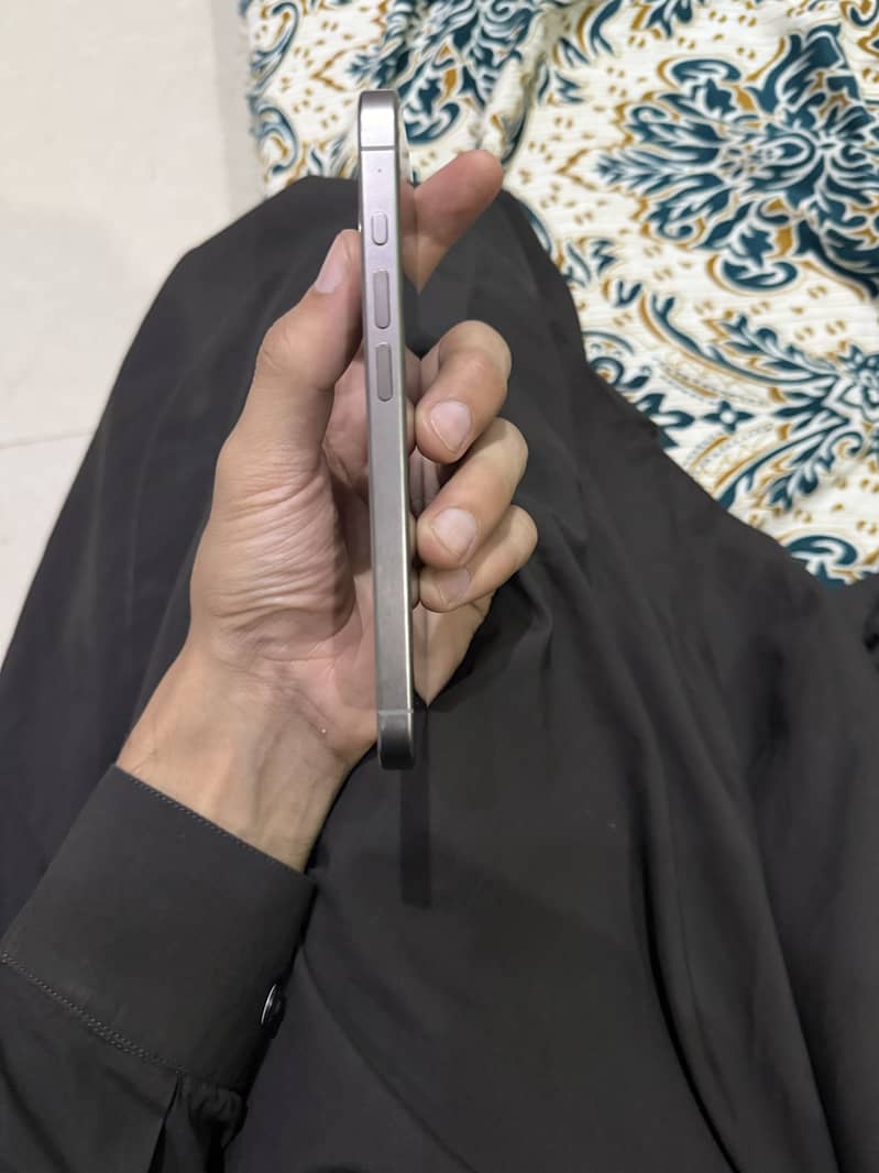 Apple iPhone 15 Pro 3