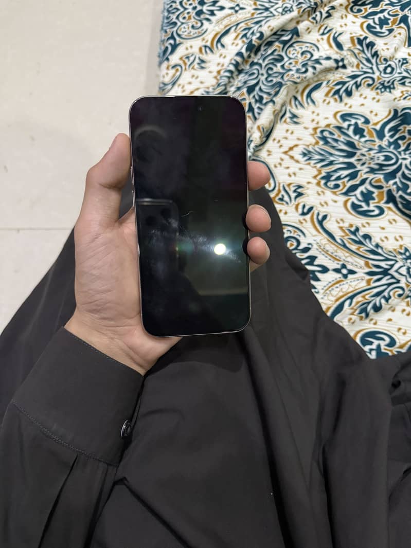 Apple iPhone 15 Pro 4