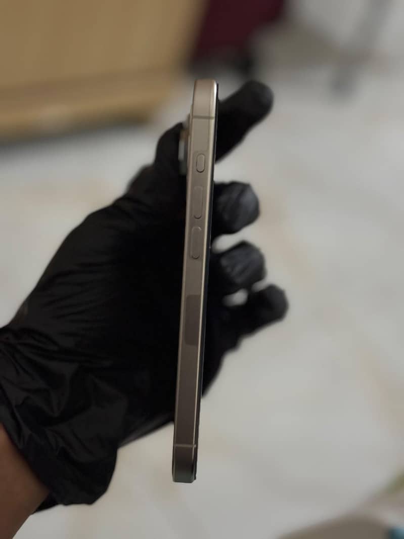 Apple iPhone 15 Pro 4