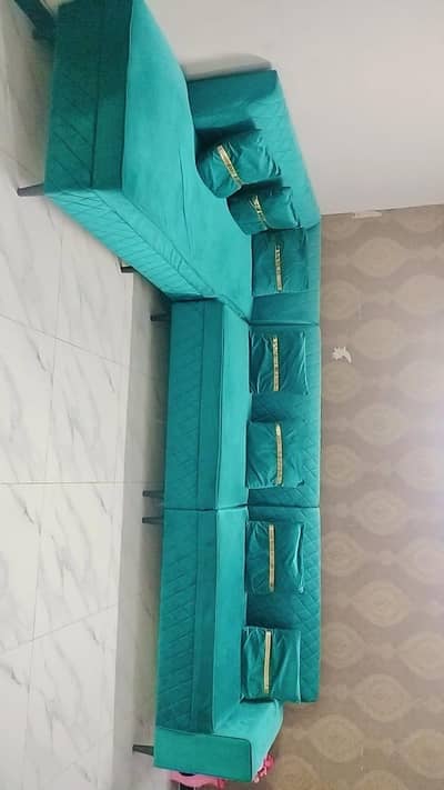 7 setar sofa new condition