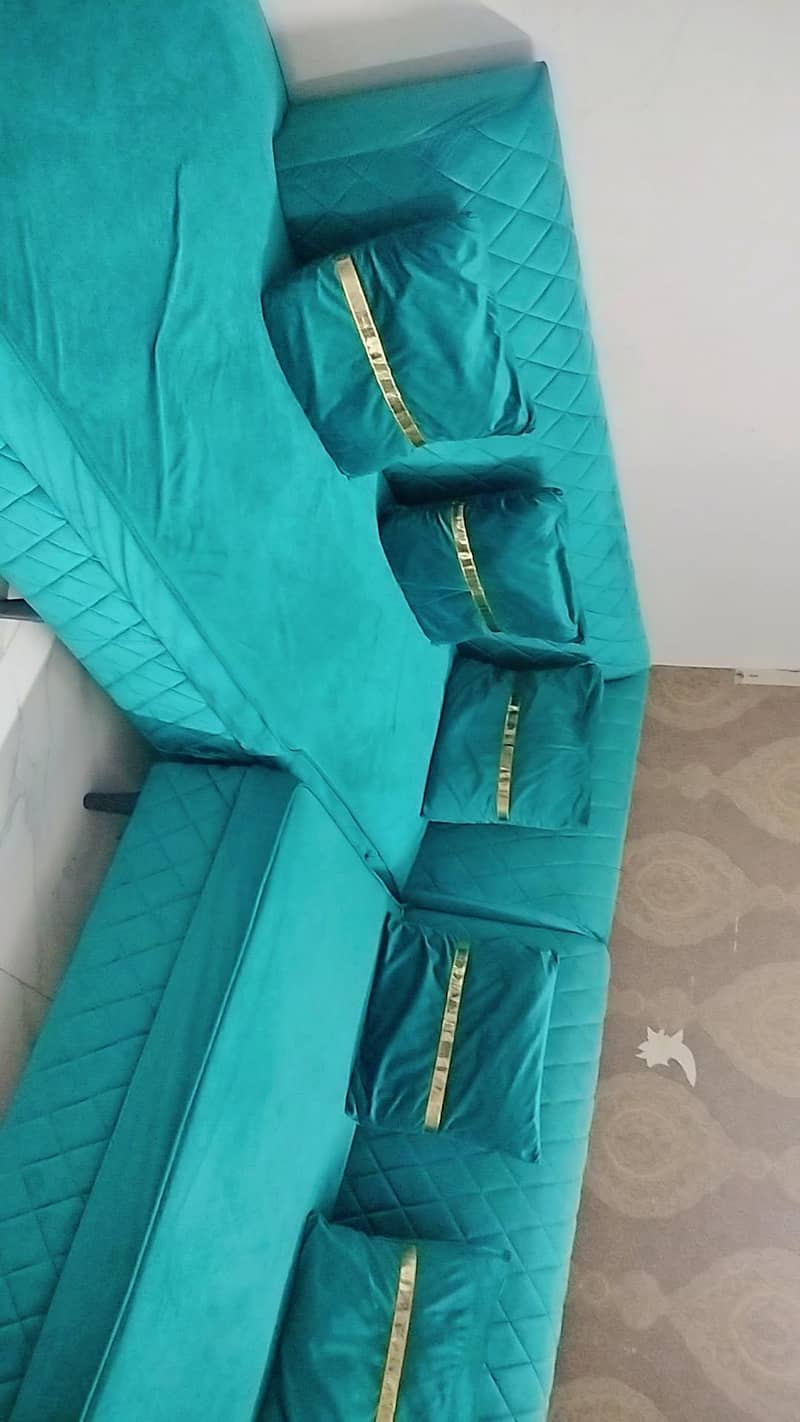 7 setar sofa new condition 3
