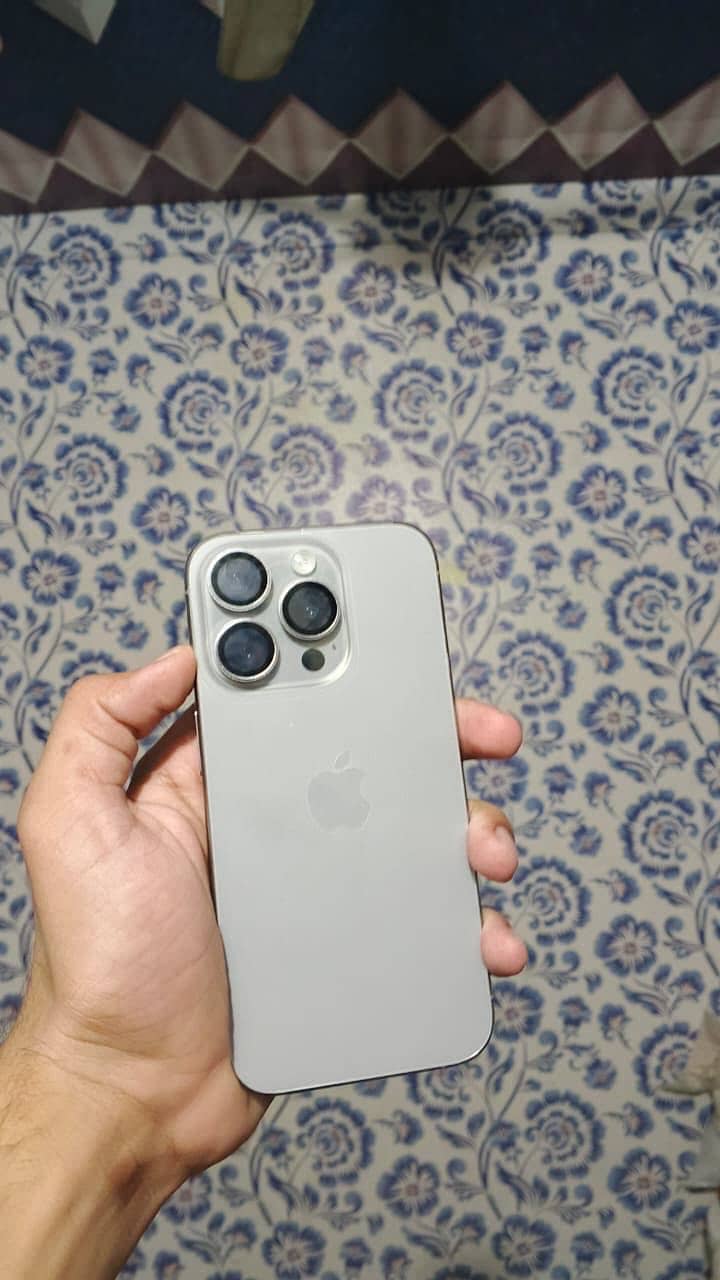 Apple iPhone 15 Pro 2