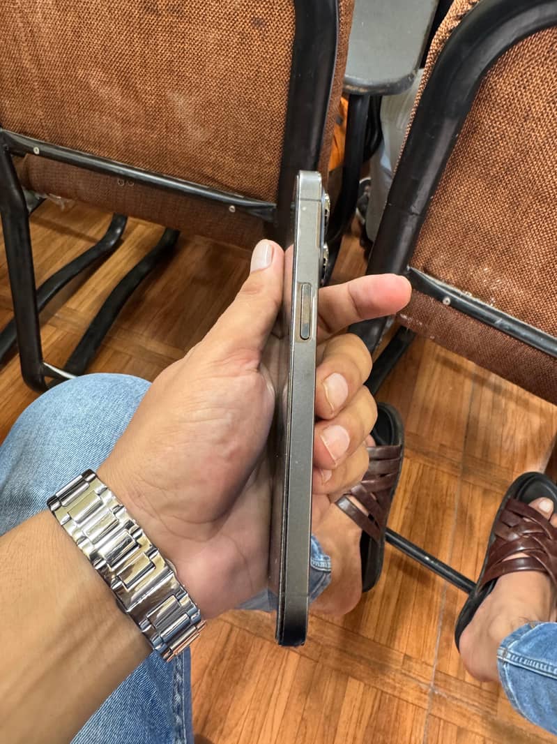 Apple iPhone 13 Pro 2