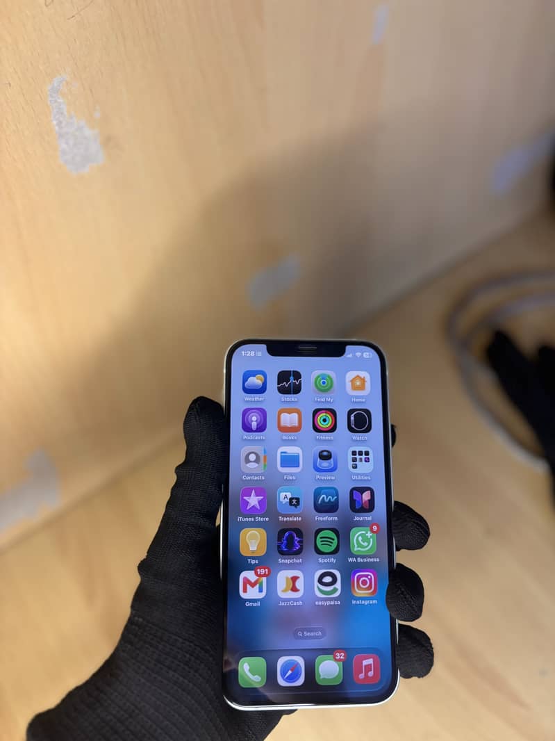 Apple iPhone 12 4