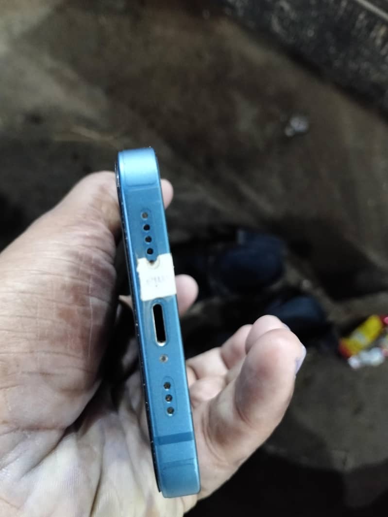 Apple iPhone 13 4