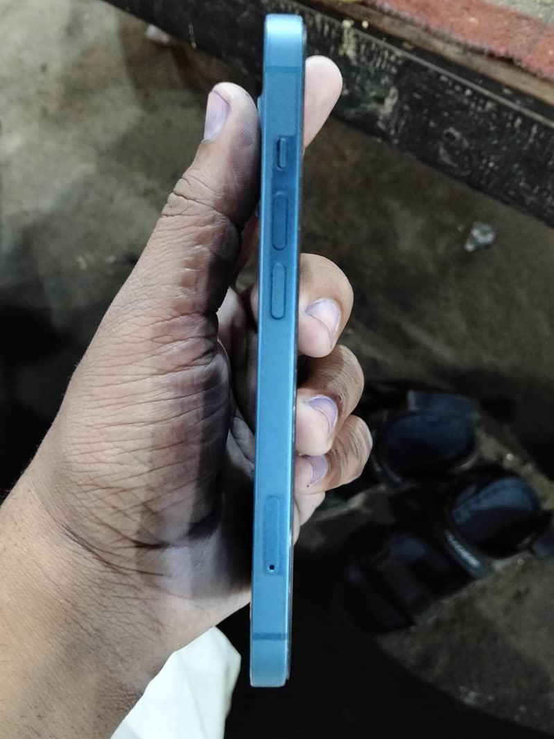 Apple iPhone 13 6