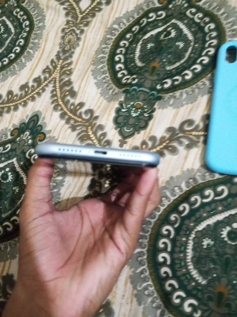 Apple iPhone X 4