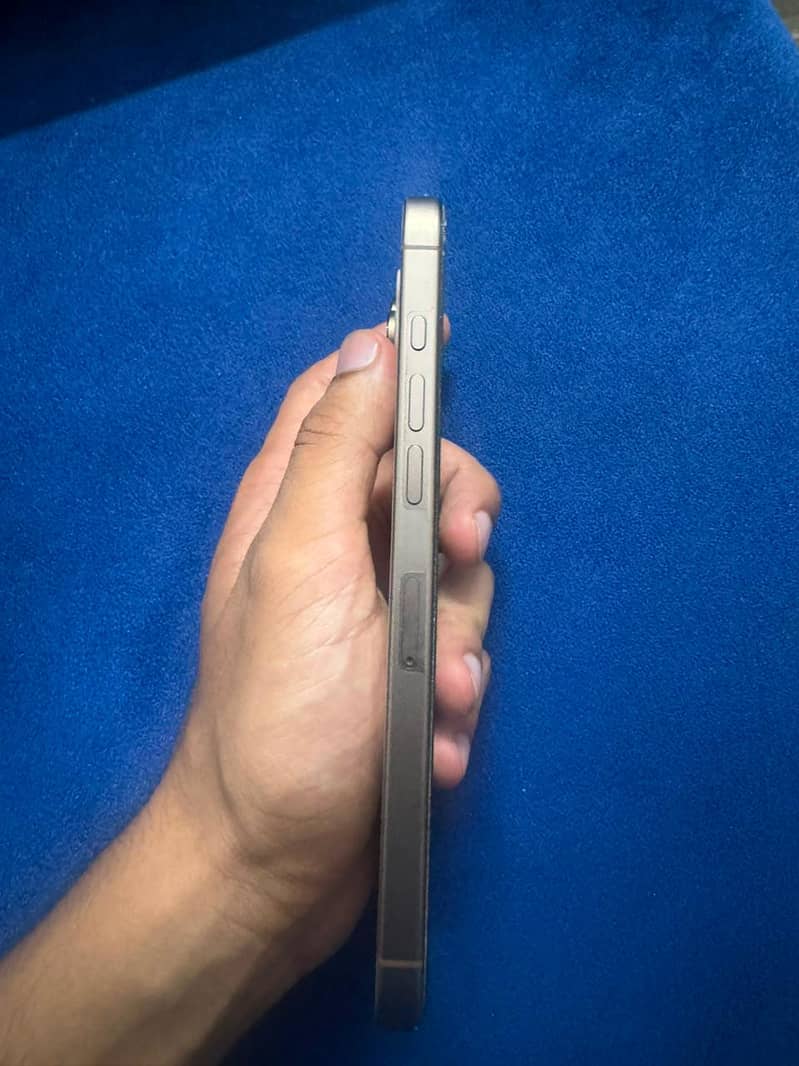 Apple iPhone 16 Pro Max 0