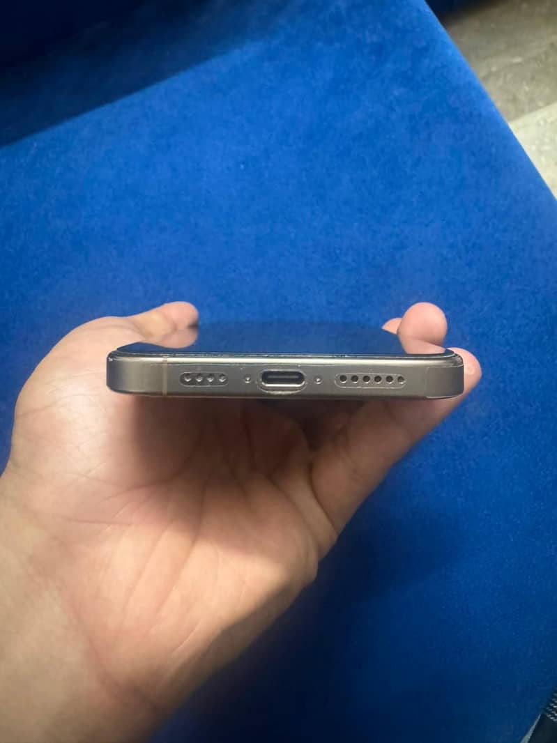 Apple iPhone 16 Pro Max 1
