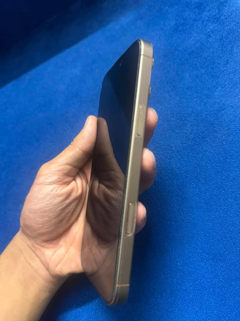 Apple iPhone 16 Pro Max 2