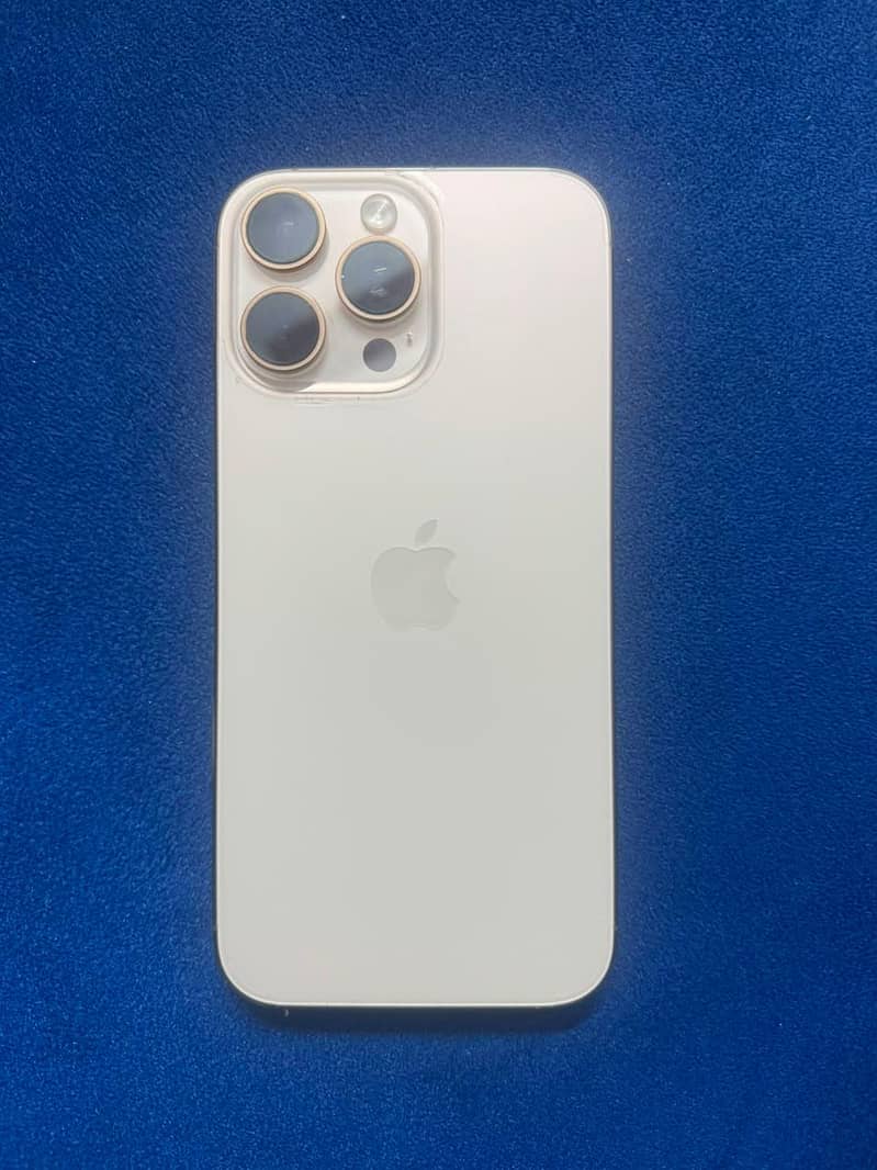 Apple iPhone 16 Pro Max 4