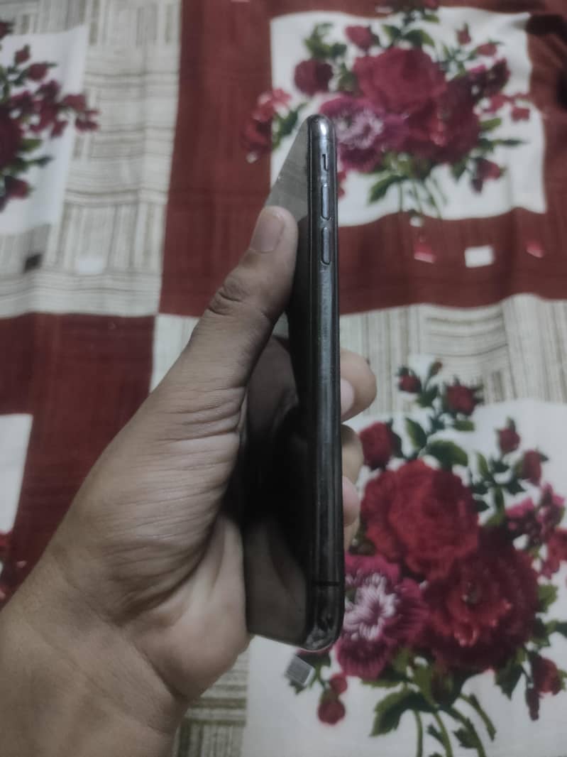 Apple iPhone X 3