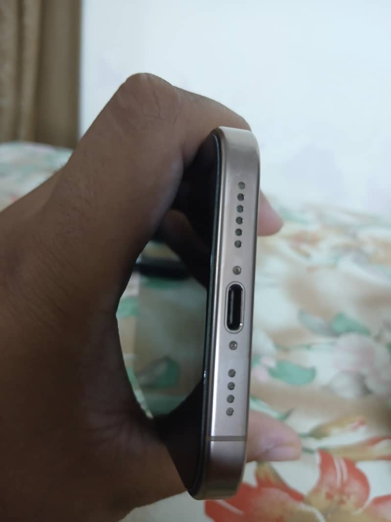 Apple iPhone 16 Pro Max 3