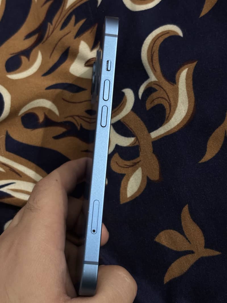 Apple iPhone 13 2
