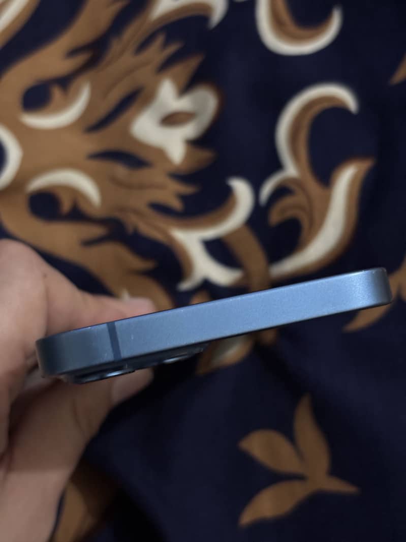 Apple iPhone 13 6