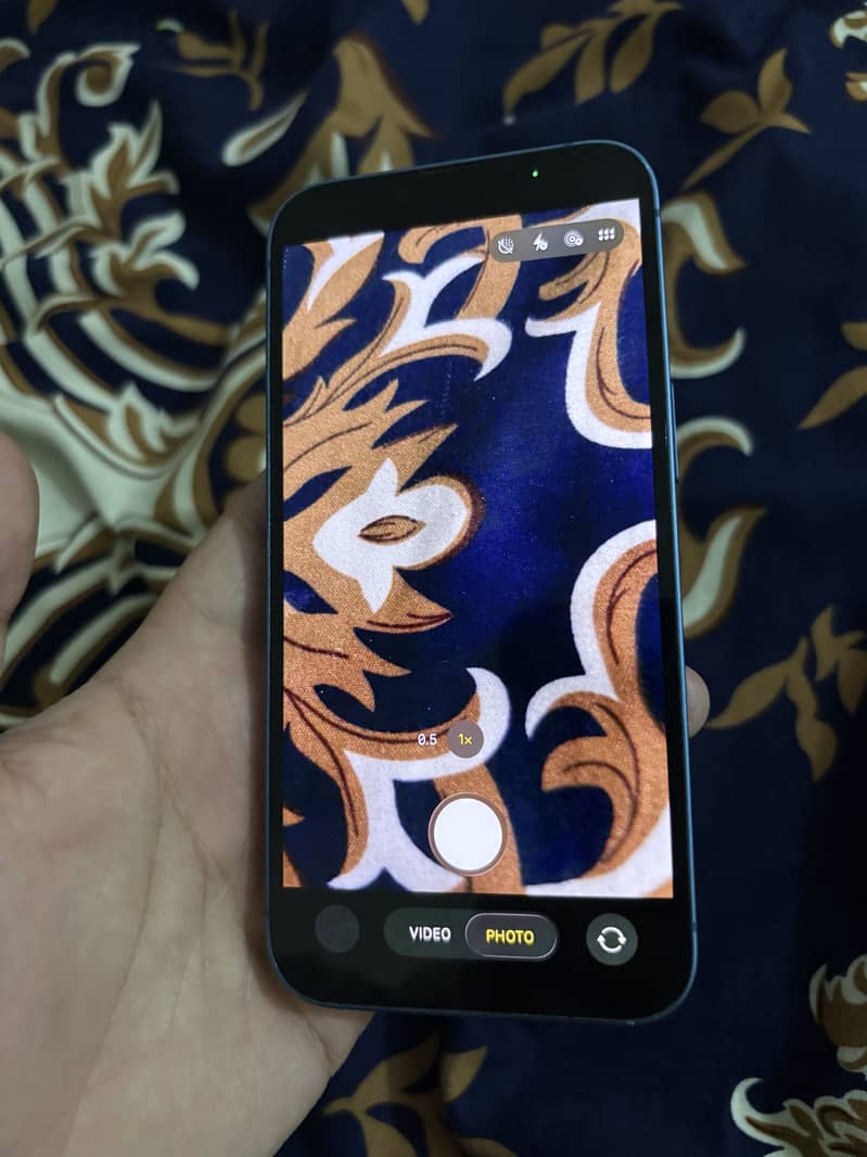 Apple iPhone 13 9