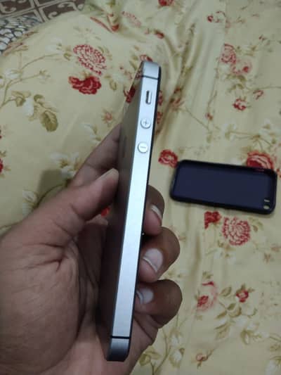 Apple iPhone SE