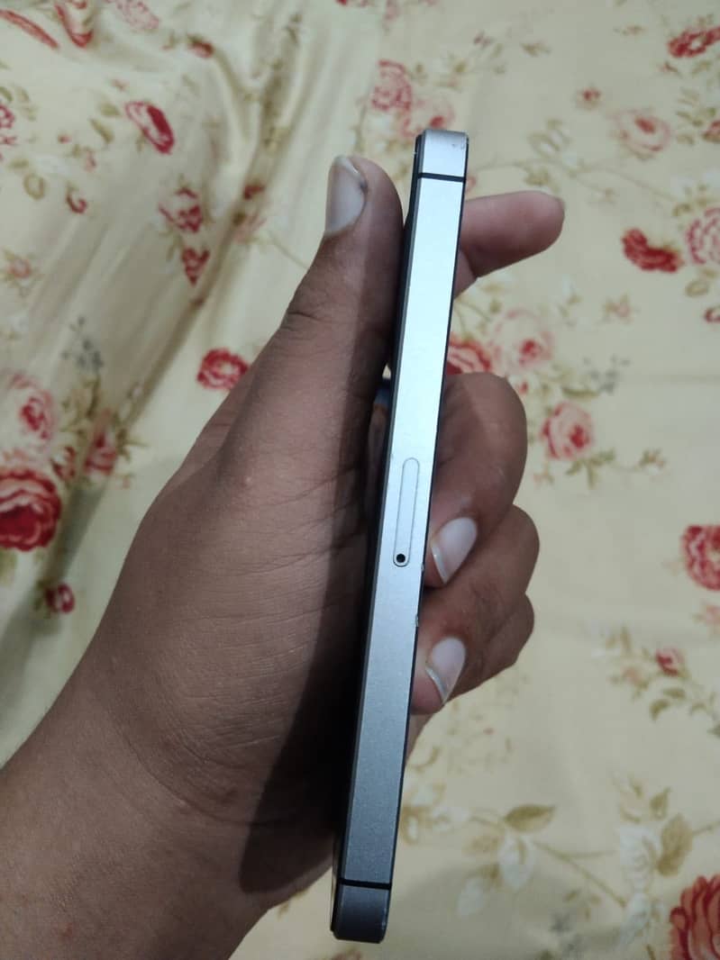 Apple iPhone SE 3