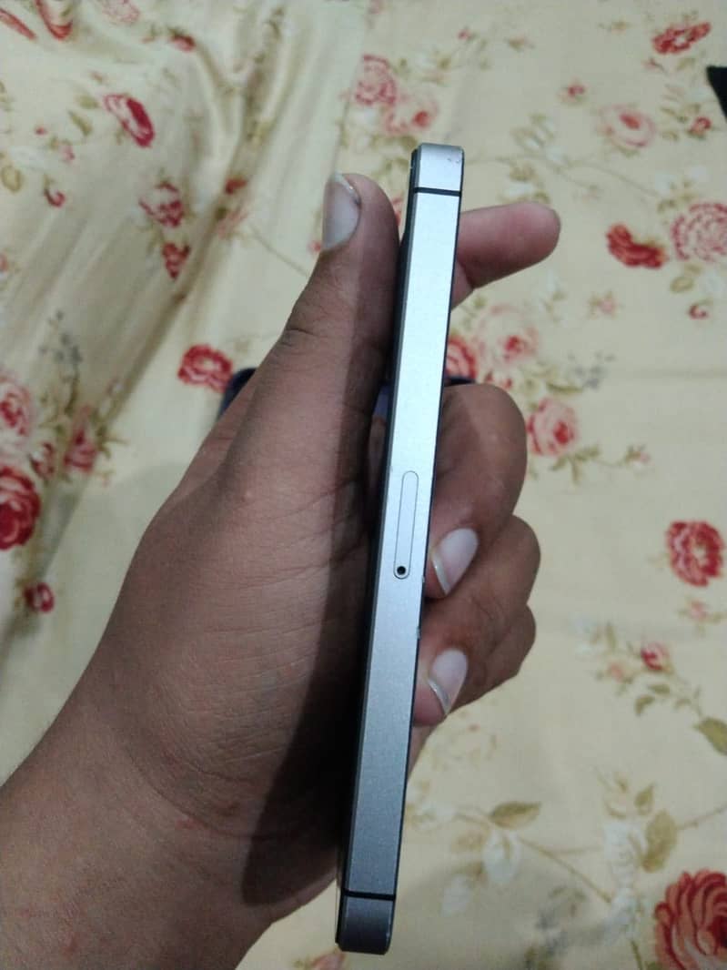 Apple iPhone SE 6