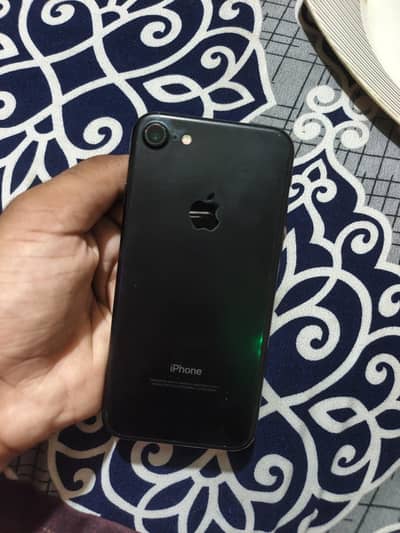 iPhone 7  03490794378