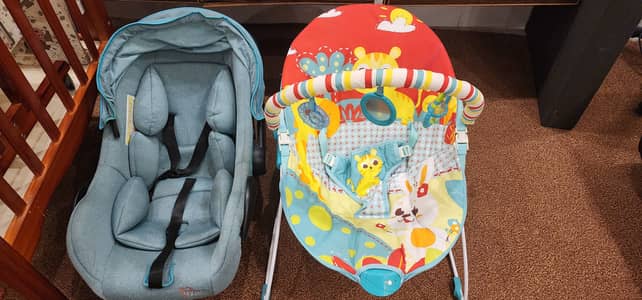 Carry cot and baby bouncer / tinnies