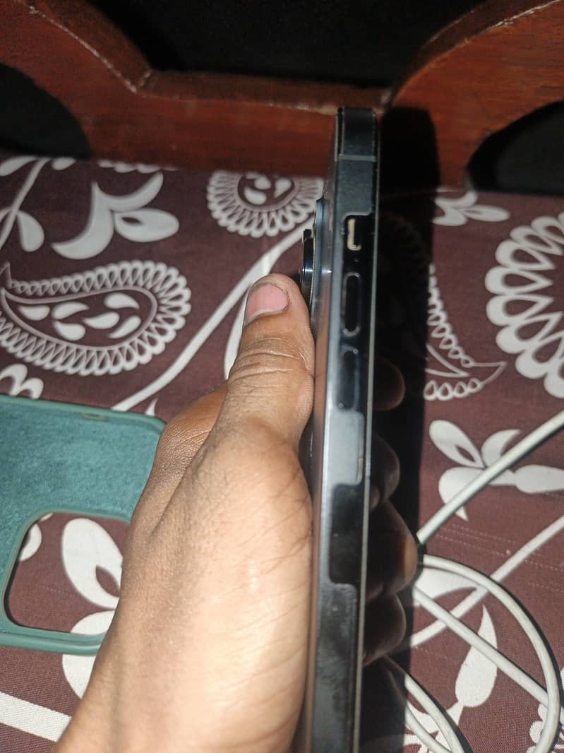 Apple iPhone 14 Pro Max 1