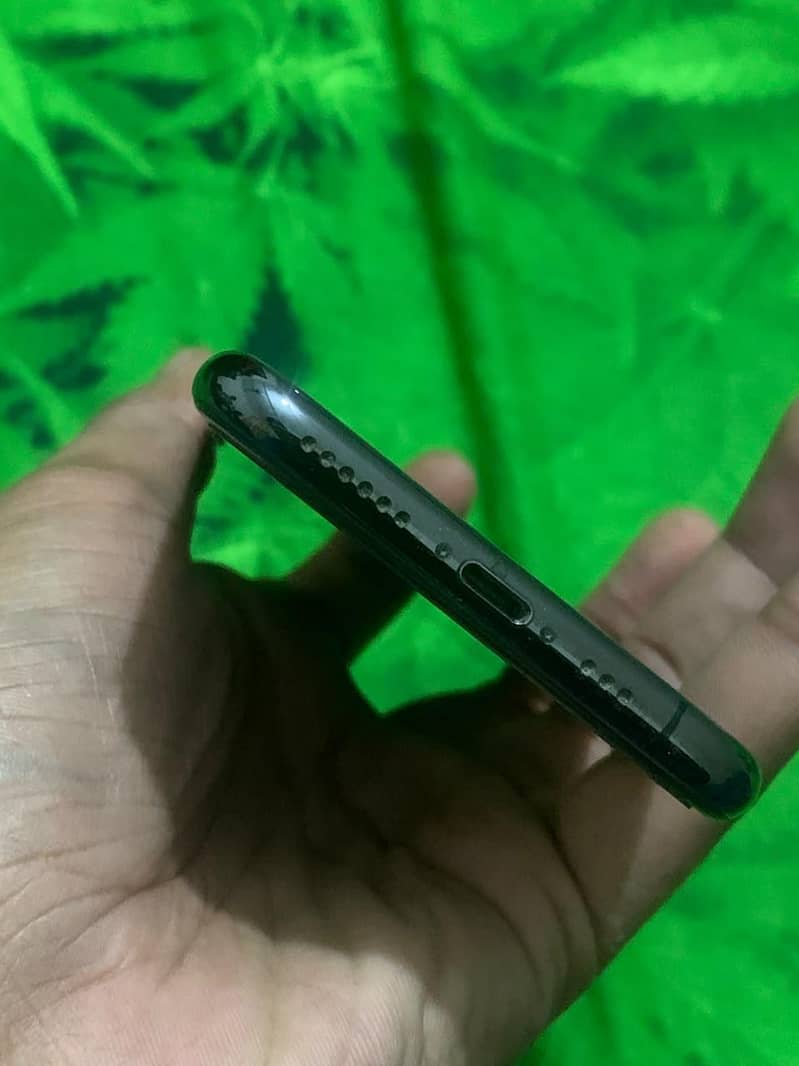 Apple iPhone XS 1