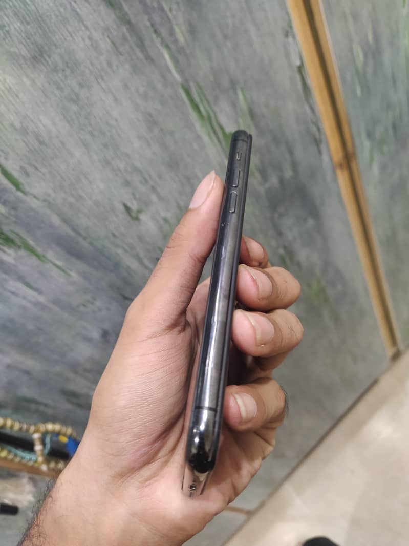 Apple iPhone 11 Pro 1