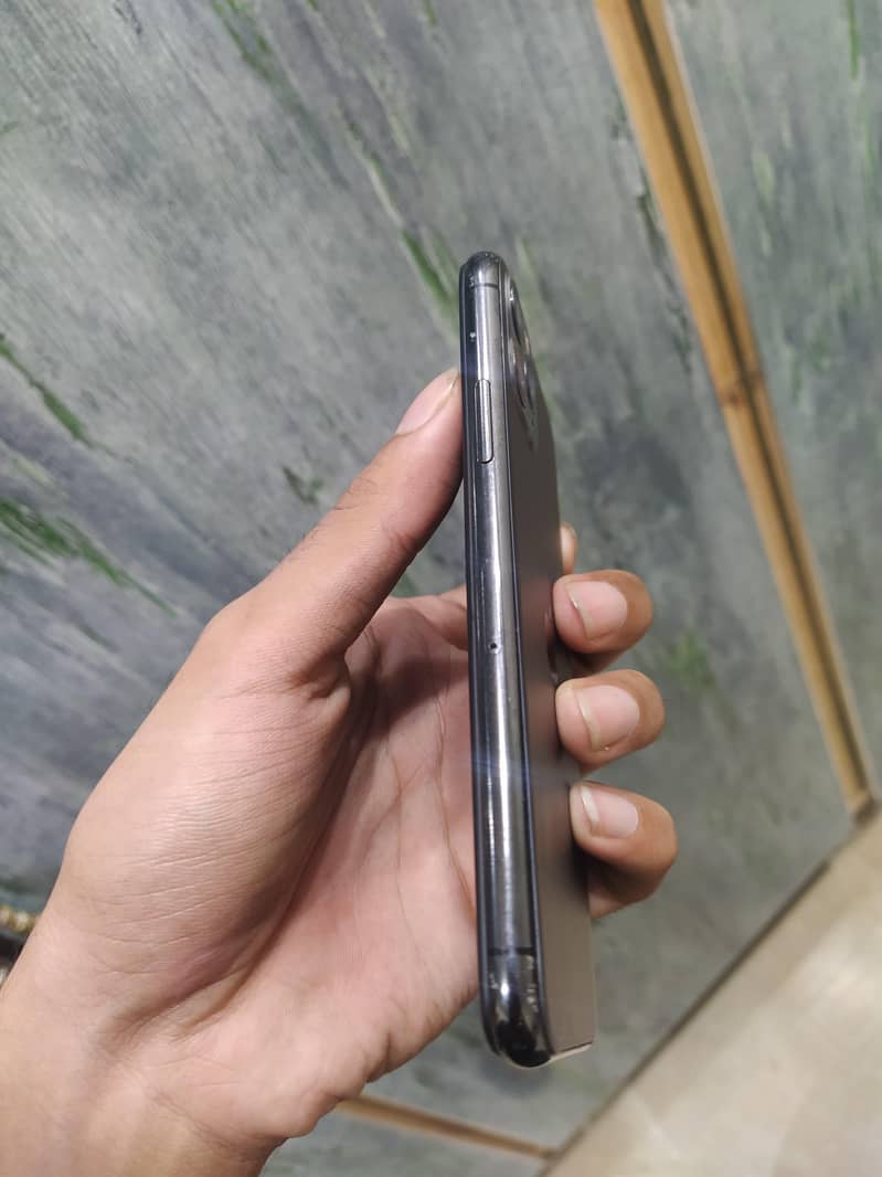 Apple iPhone 11 Pro 3