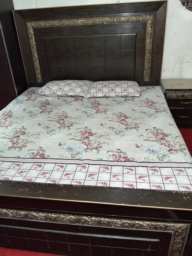 double designed bed 0