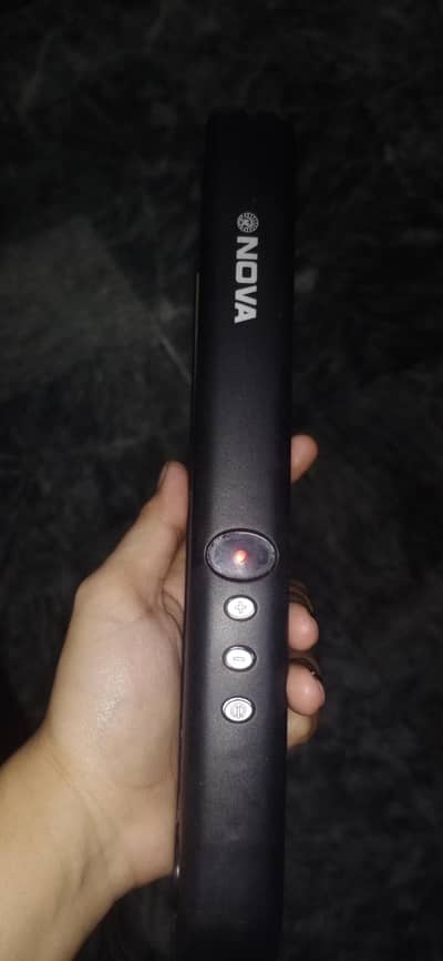 Nova hair straightener