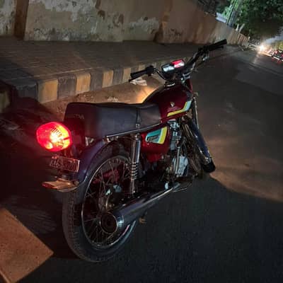 UNITED CG 125