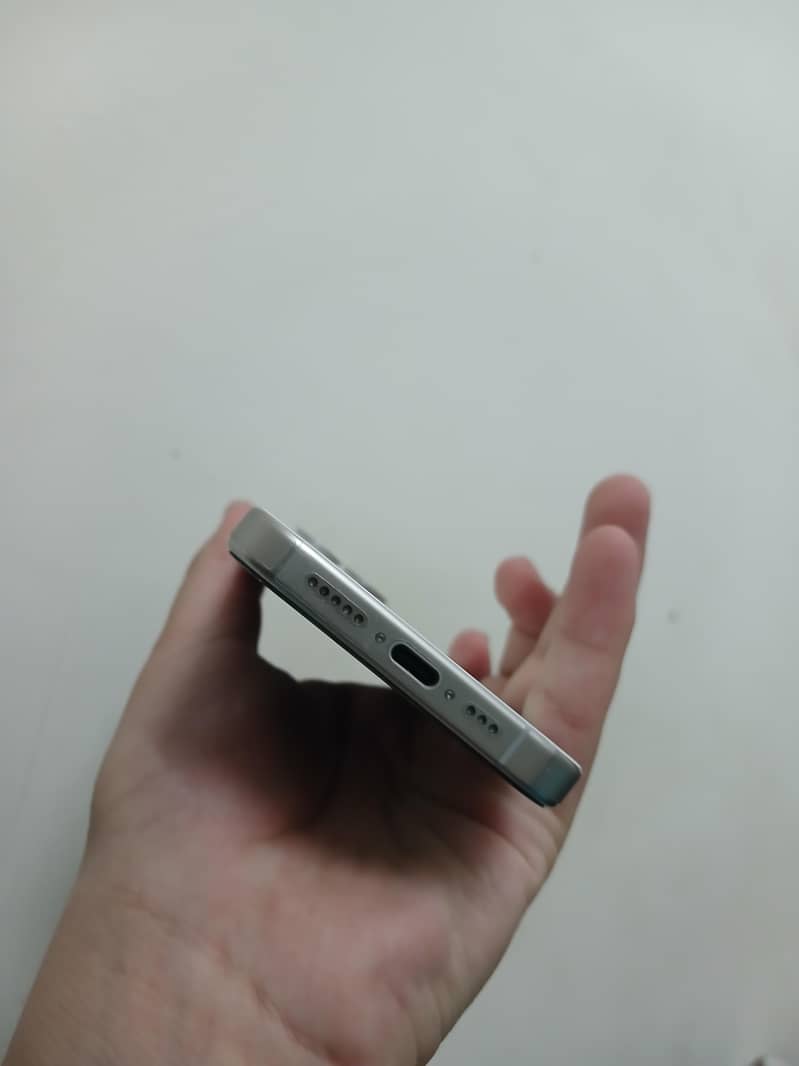 Apple iPhone 15 Pro 2
