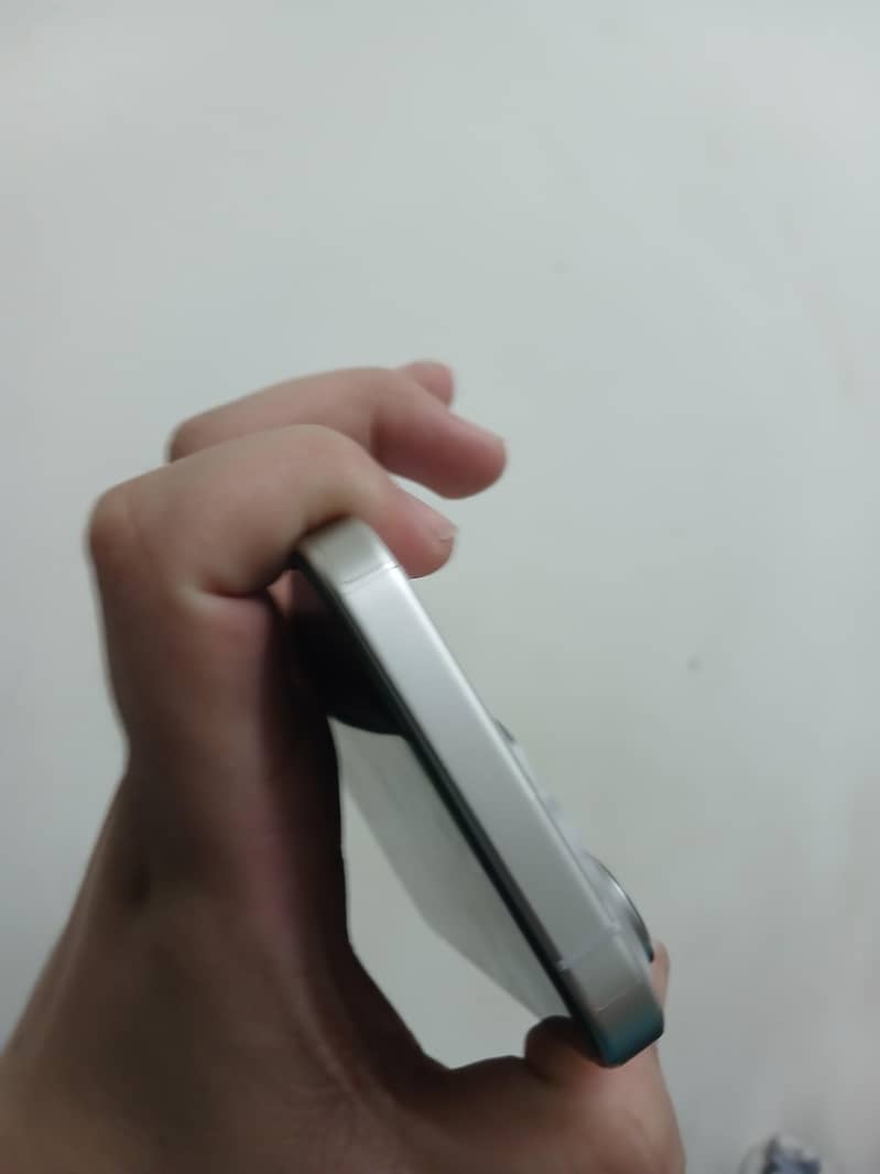 Apple iPhone 15 Pro 3