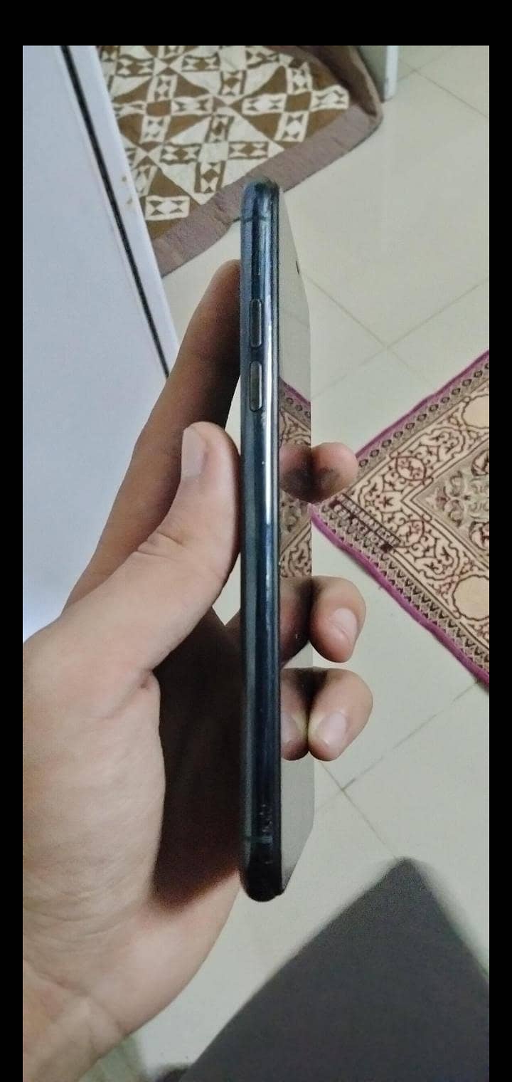 Apple iPhone 11 Pro Max 2