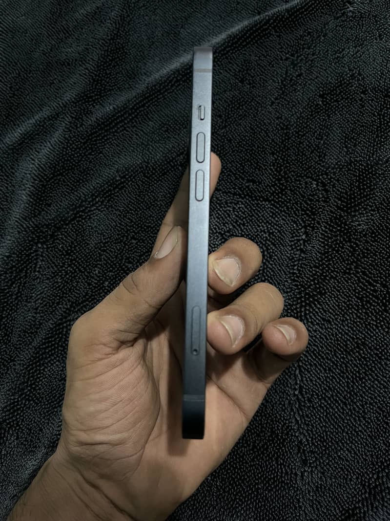 iPhone 13 3