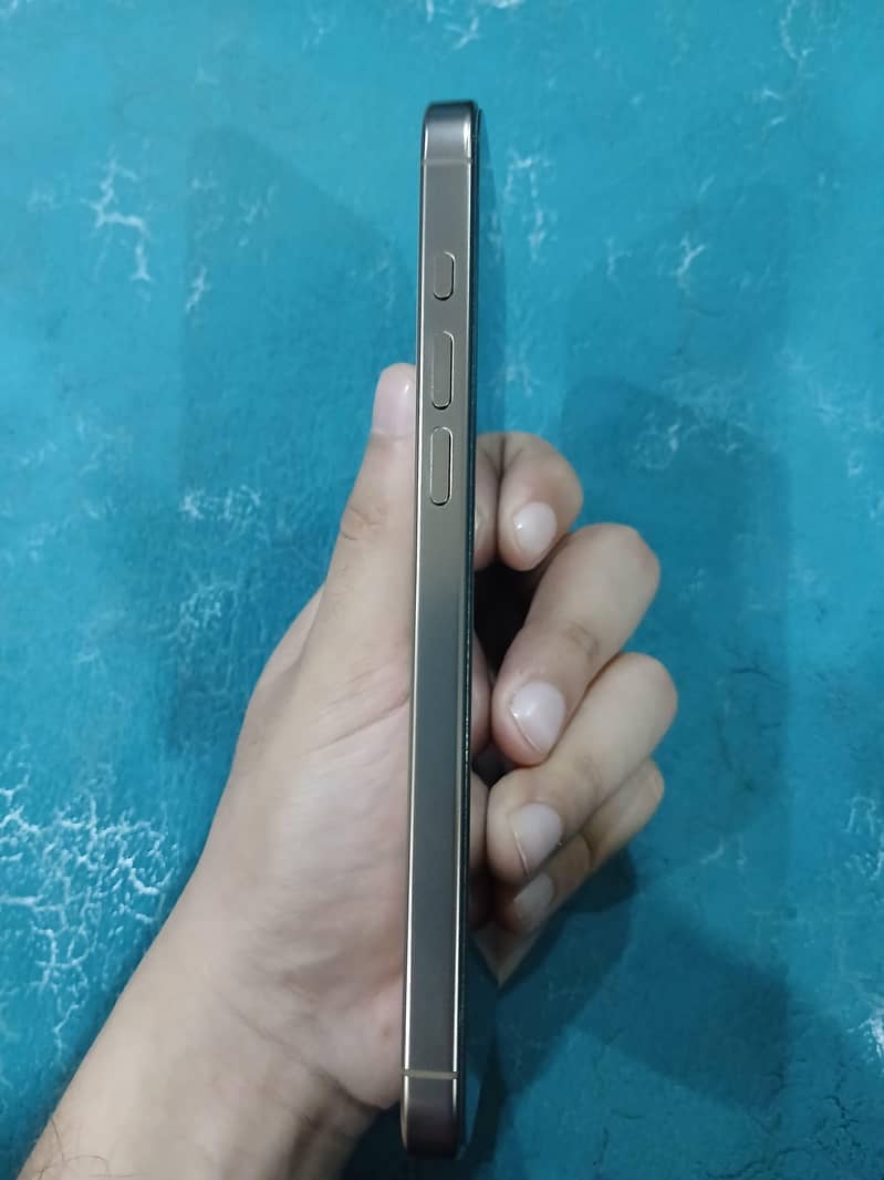 Apple iPhone 16 Pro Max 6