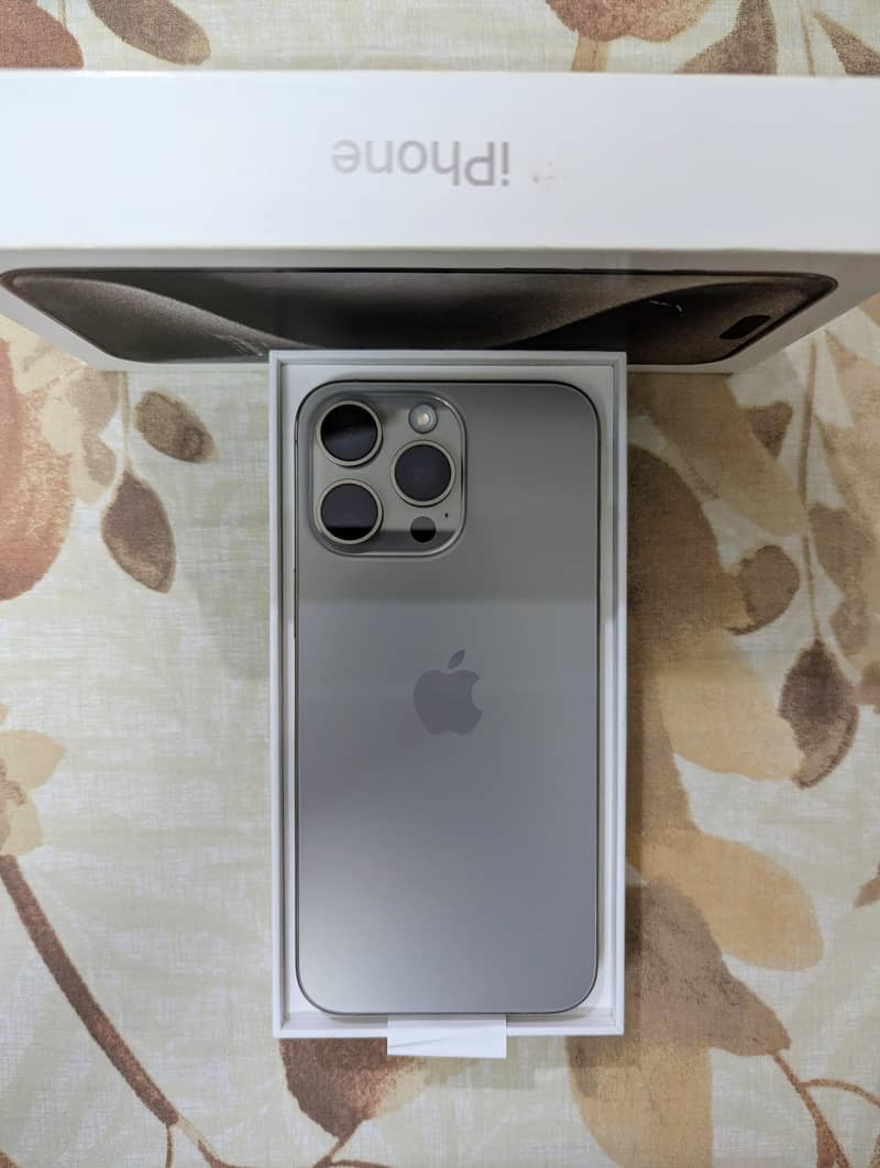 Apple iPhone 15 Pro Max 4