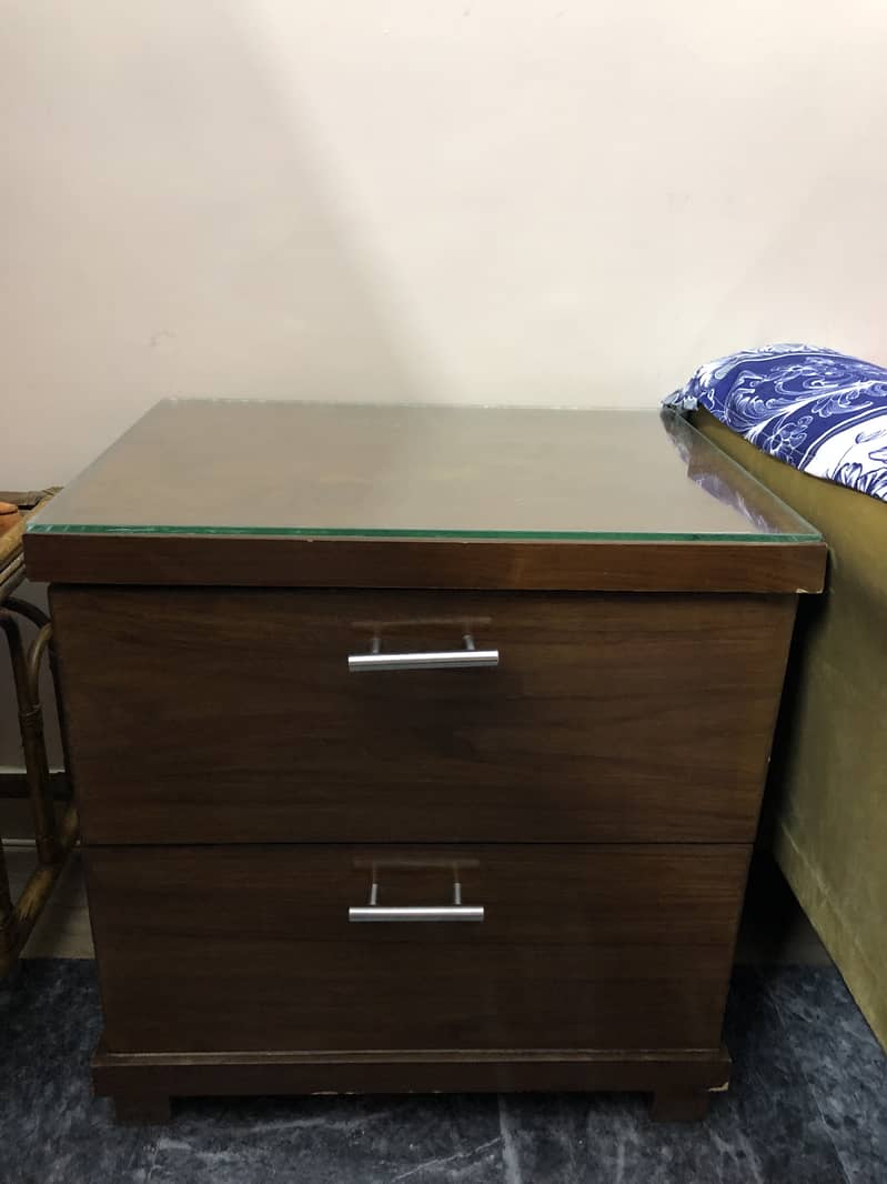 Bed, side tables, dressing table 2