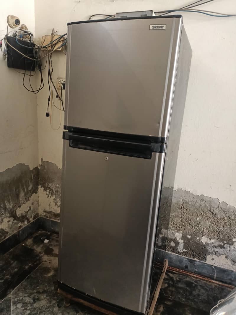 فریج زبردست کولنگ چالو حالت مناسب قیمت میں Orient 1
